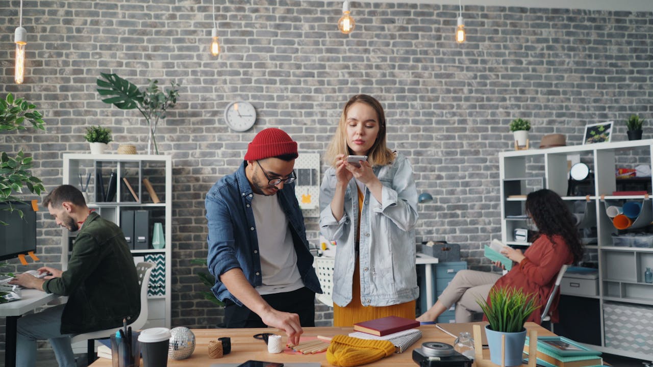 The Art of Drawing Readers In: Your attractive post title goes here A diverse team working together in a modern office setting, fostering creativity and teamwork.